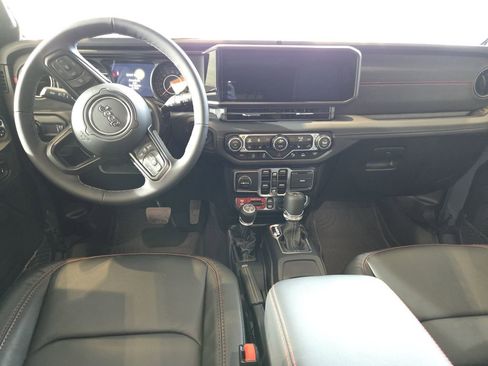 Used 2025 Jeep Wrangler Unlimited Rubicon image 14