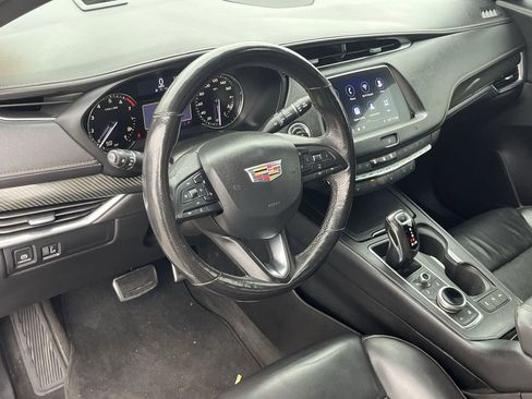 Used 2019 Cadillac XT4 Sport image 2