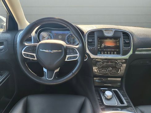 Used 2022 Chrysler 300 Touring L image 22