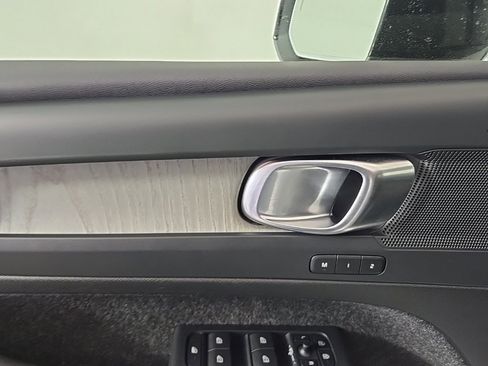 Certified 2024 Volvo XC40 B5 Core image 17