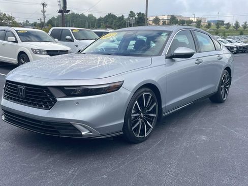 Used 2023 Honda Accord Touring image 3