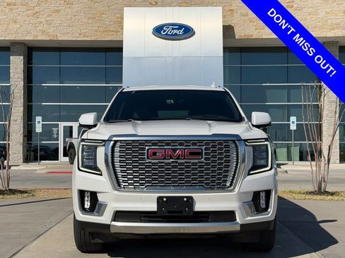 Used 2022 GMC Yukon XL Denali w/ Advanced Technology Package image 2
