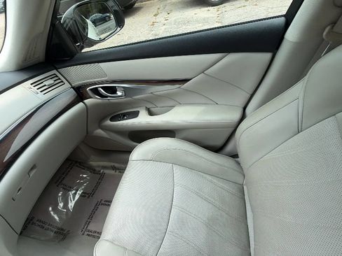 Used 2016 INFINITI Q70 L 3.7 w/ Deluxe Touring Package RWD image 14