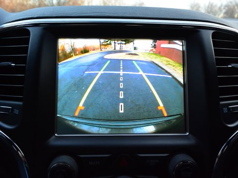 Used 2018 Jeep Grand Cherokee Altitude image 22