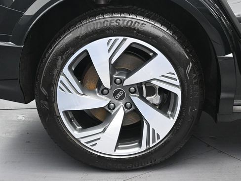 Used 2025 Audi Q6 e-tron Premium Plus w/ Premium Plus AWD/4WD image 33