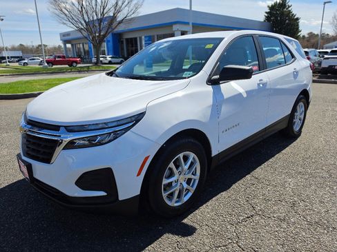 Certified 2024 Chevrolet Equinox LS image 1