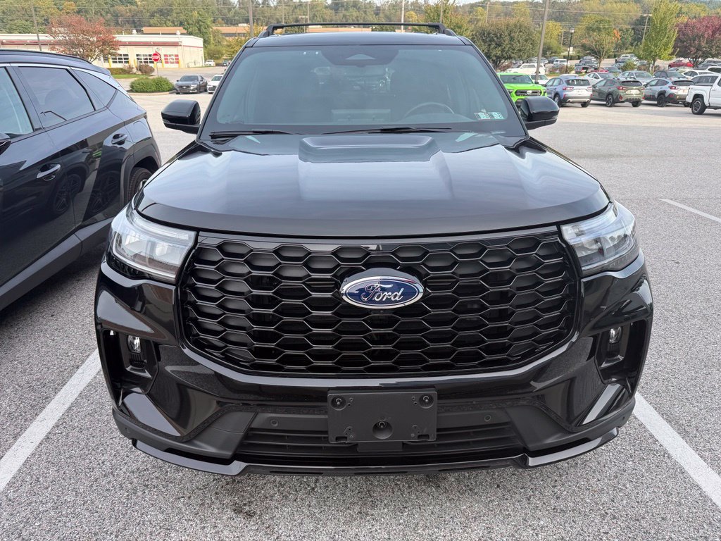 Used 2025 Ford Explorer ST-Line w/ Premium Package AWD/4WD image 3