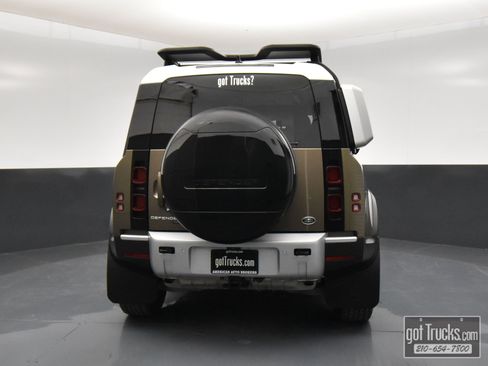 Used 2023 Land Rover Defender 90 SE image 5