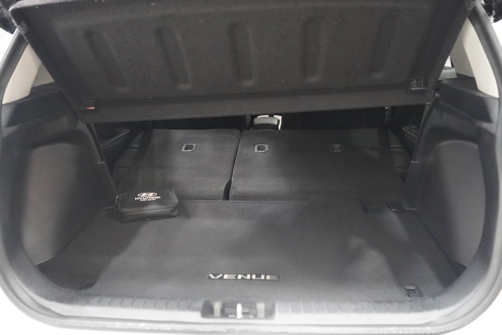 Used 2024 Hyundai Venue Limited FWD image 35