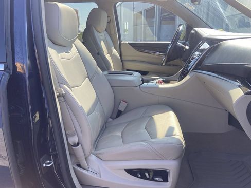 Certified 2020 Cadillac Escalade Premium Luxury AWD/4WD image 37