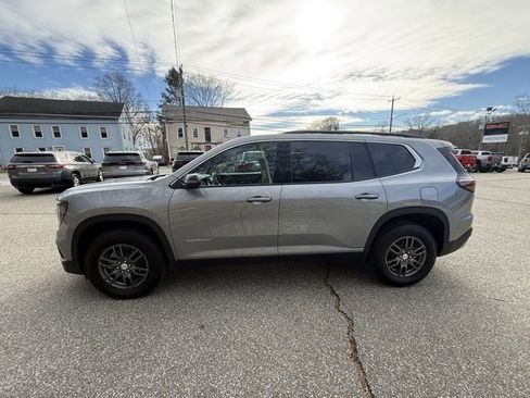 Used 2025 GMC Acadia Elevation image 2