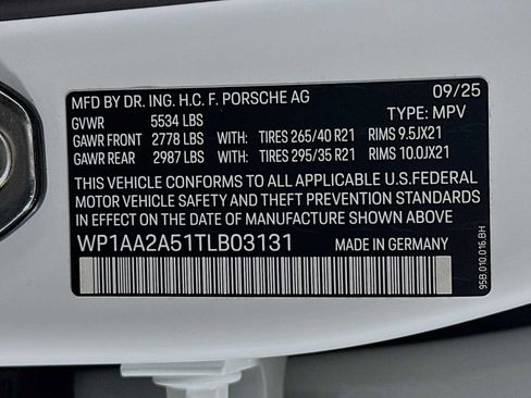 Certified 2026 Porsche Macan AWD/4WD image 33