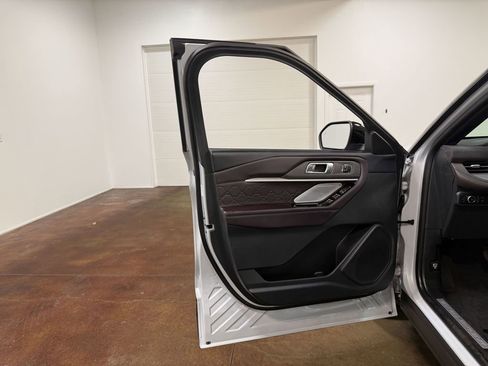 Used 2025 Ford Explorer Platinum w/ LUX Leather Package image 57