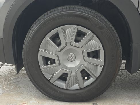 Used 2025 Nissan Kicks S FWD image 14