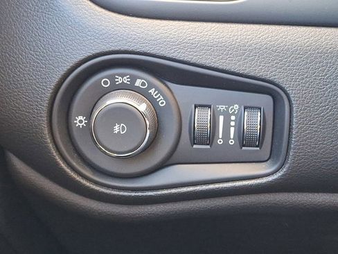 Certified 2022 Jeep Renegade Limited image 30