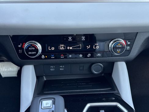 New 2026 Mitsubishi Outlander SEL FWD image 14