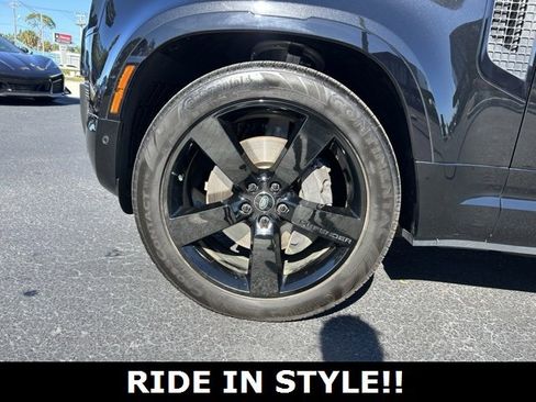 Used 2024 Land Rover Defender 90 X-Dynamic SE image 9