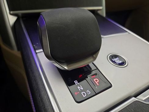 Certified 2025 Land Rover Range Rover SE AWD/4WD image 16