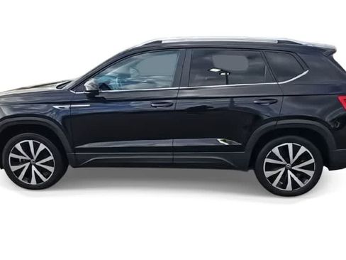 Used 2024 Volkswagen Taos SE image 5