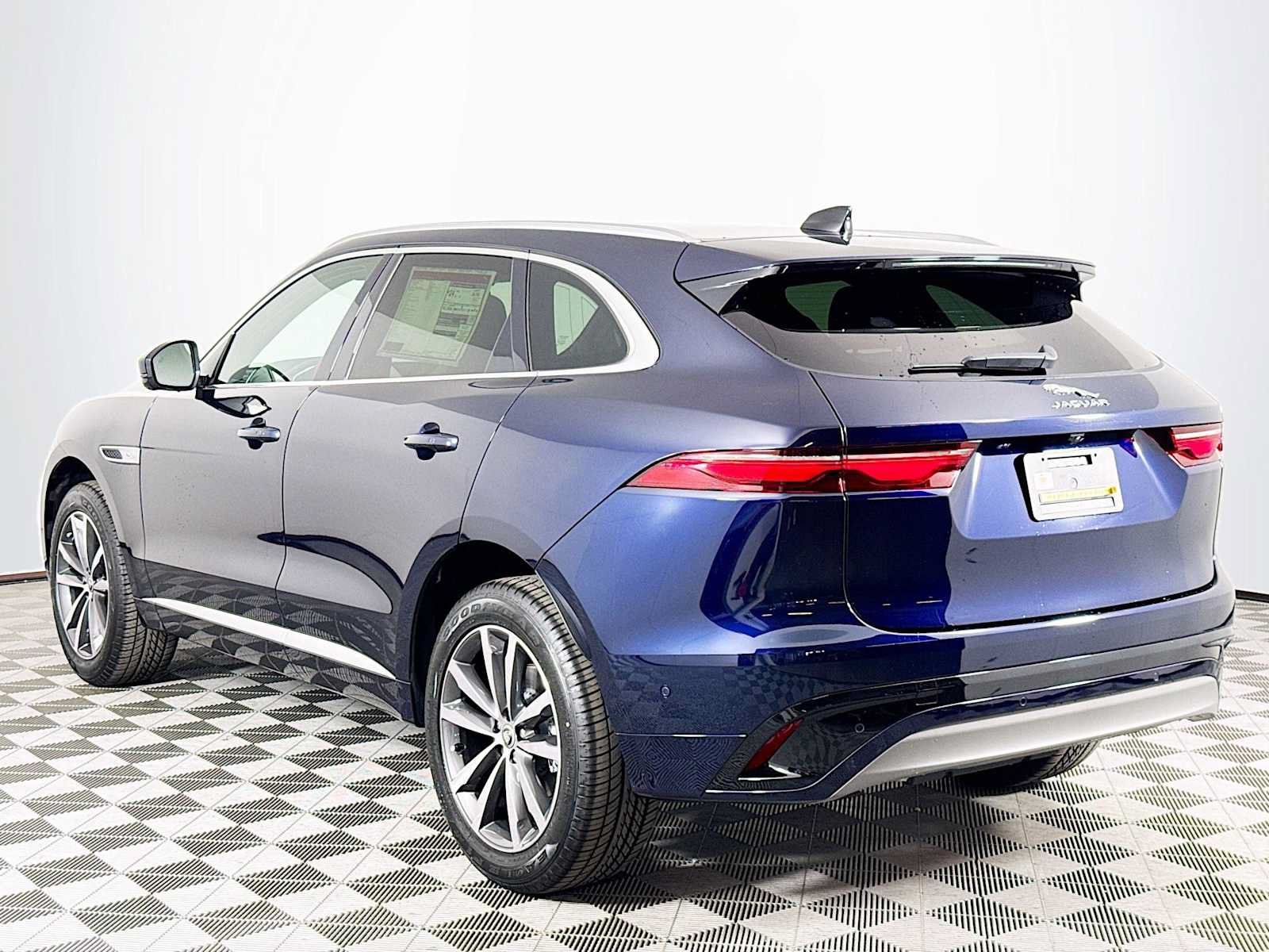 New 2025 Jaguar F-PACE R-Dynamic S AWD/4WD image 7