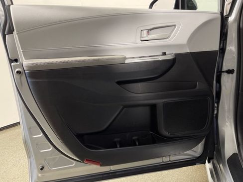 Used 2025 Toyota Sienna LE w/ LE Plus Package FWD image 19
