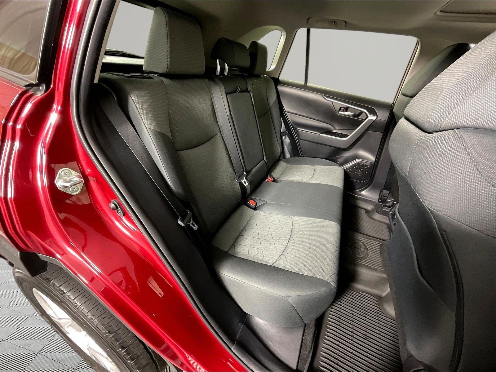 Used 2021 Toyota RAV4 XLE w/ Convenience Package AWD/4WD image 25
