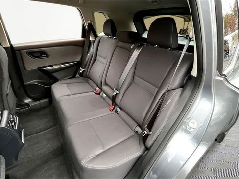 Used 2023 Nissan Rogue S image 18