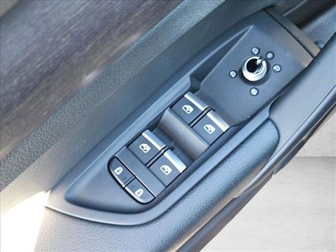 Used 2022 Audi Q5 2.0T Premium image 11