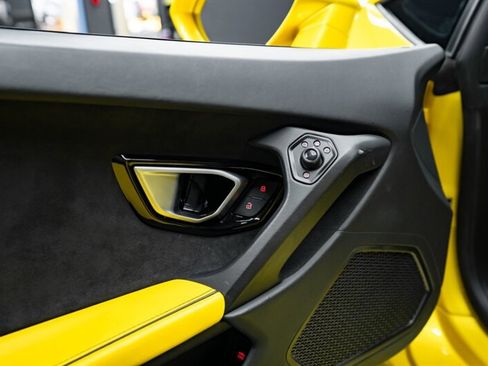 Used 2020 Lamborghini Huracan EVO image 20