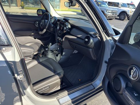 Used 2020 MINI Cooper 4-Door Hardtop FWD image 24