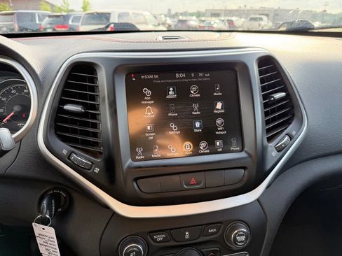 Used 2015 Jeep Cherokee Trailhawk AWD/4WD image 11
