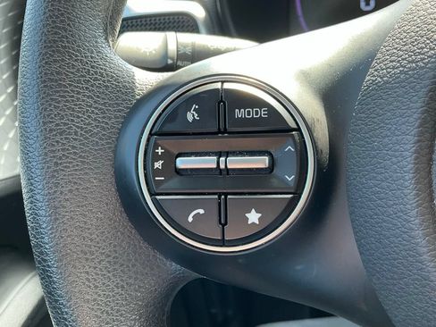 Used 2025 Kia Soul LX w/ LX Technology Package FWD image 32