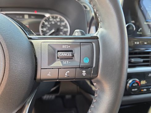Used 2025 Nissan Pathfinder SL AWD/4WD image 23