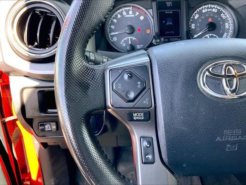 Used 2017 Toyota Tacoma TRD Sport w/ Premium & Technology Package image 24