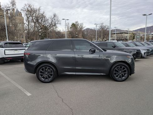 Used 2023 Land Rover Range Rover Sport SE Dynamic image 2