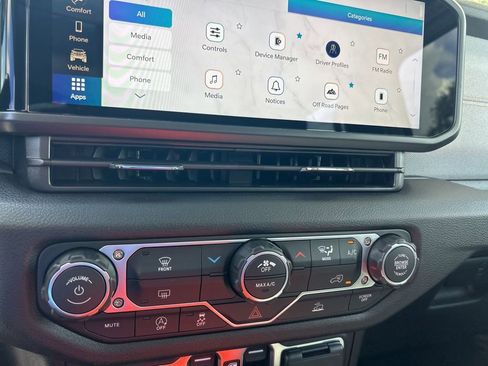 New 2026 Jeep Gladiator Sport AWD/4WD image 38