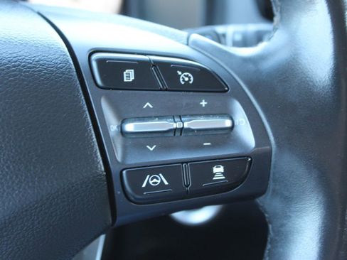 Used 2023 Hyundai Kona Limited image 30