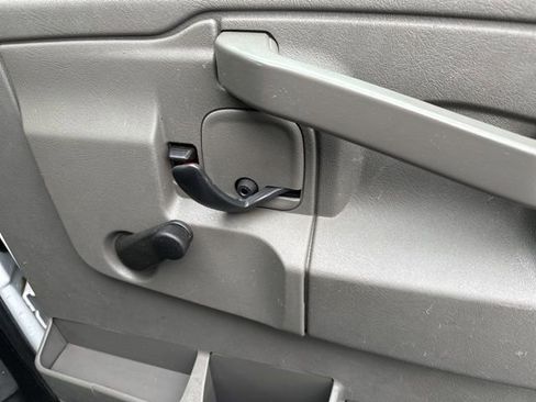 Used 2017 Chevrolet Express 3500 image 14