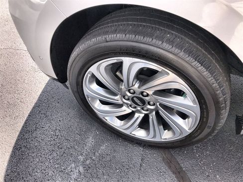 Used 2024 Lincoln Navigator L Reserve image 10