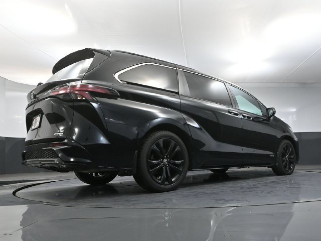 Used 2021 Toyota Sienna XSE FWD image 45