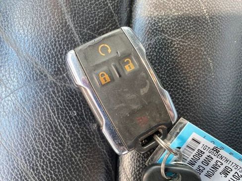 Certified 2017 GMC Canyon SLT w/ Driver Alert Package image 24