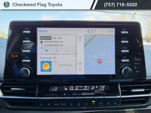 Used 2023 Toyota Sienna Limited image 15