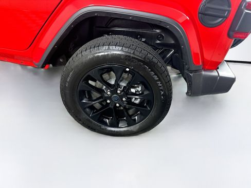 Used 2025 Jeep Wrangler Unlimited Sahara w/ Safety Group AWD/4WD image 11