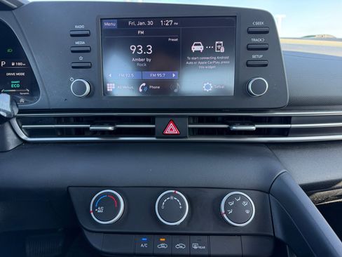 Used 2021 Hyundai Elantra SE image 12