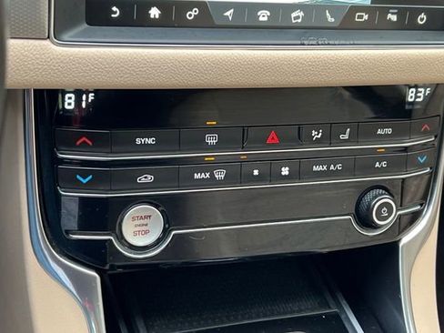 Used 2020 Jaguar XF Prestige image 23