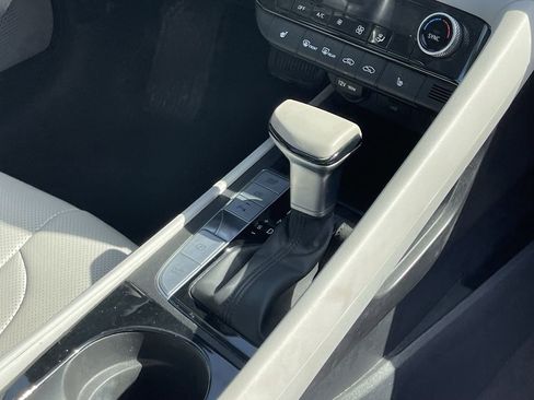 Used 2024 Hyundai Elantra Limited image 7