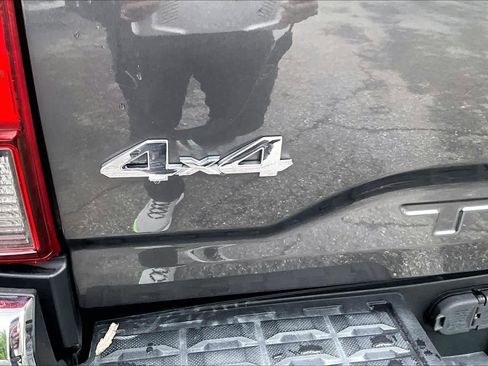 Used 2018 Toyota Tacoma SR5 AWD/4WD image 10