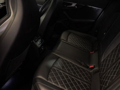 Used 2019 Audi S4 Premium Plus w/ Premium Plus Package image 4