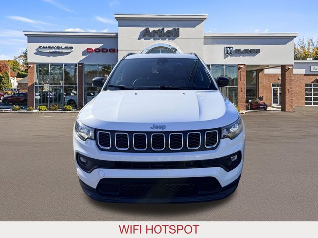 Used 2024 Jeep Compass Latitude AWD/4WD image 3