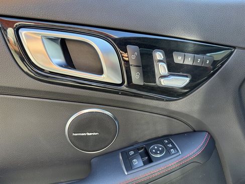 Used 2017 Mercedes-Benz SLC 300 image 23